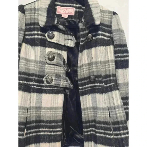 Women's Pink Envelope Coat M Black &‎ White missing button and very small stain - Picture 4 of 7